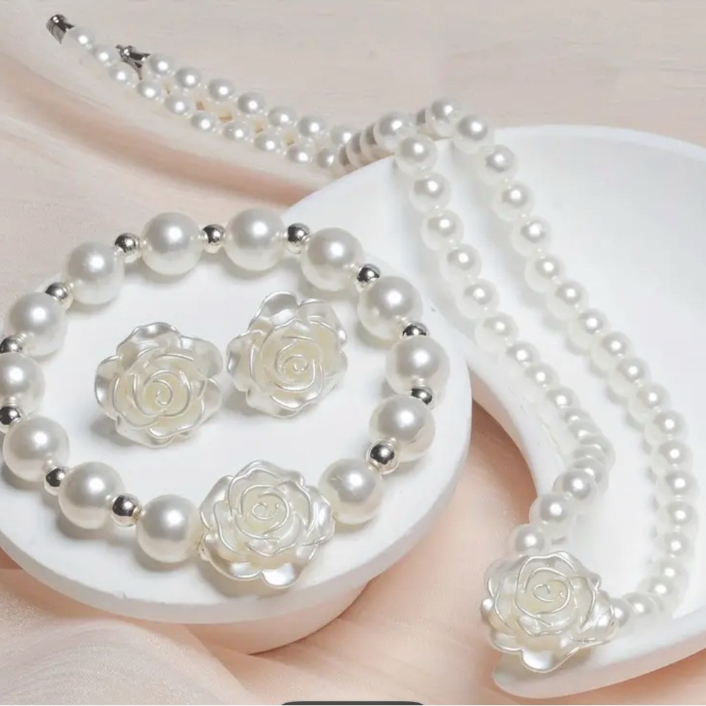 Elegant Pearl and Rose Jewelry Set